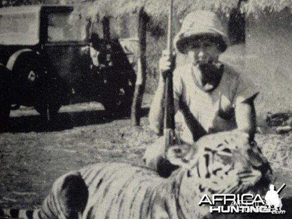 Kenneth Anderson with Man-Eater of Jowlagiri